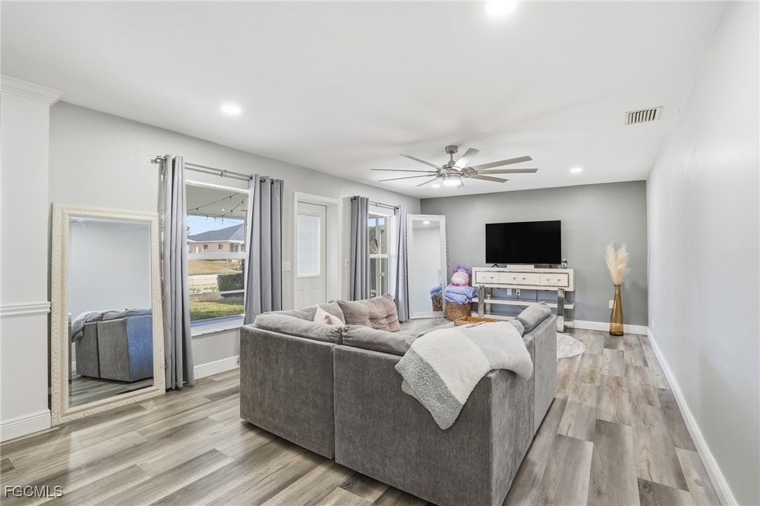 3 Bed Waterfront Home for Sale in Cape Coral, photo 4