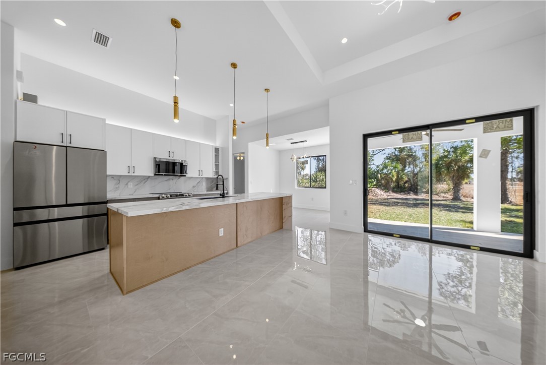 3 Bed SingleFamilyResidence for Sale in Port Labelle, FL — photo 4