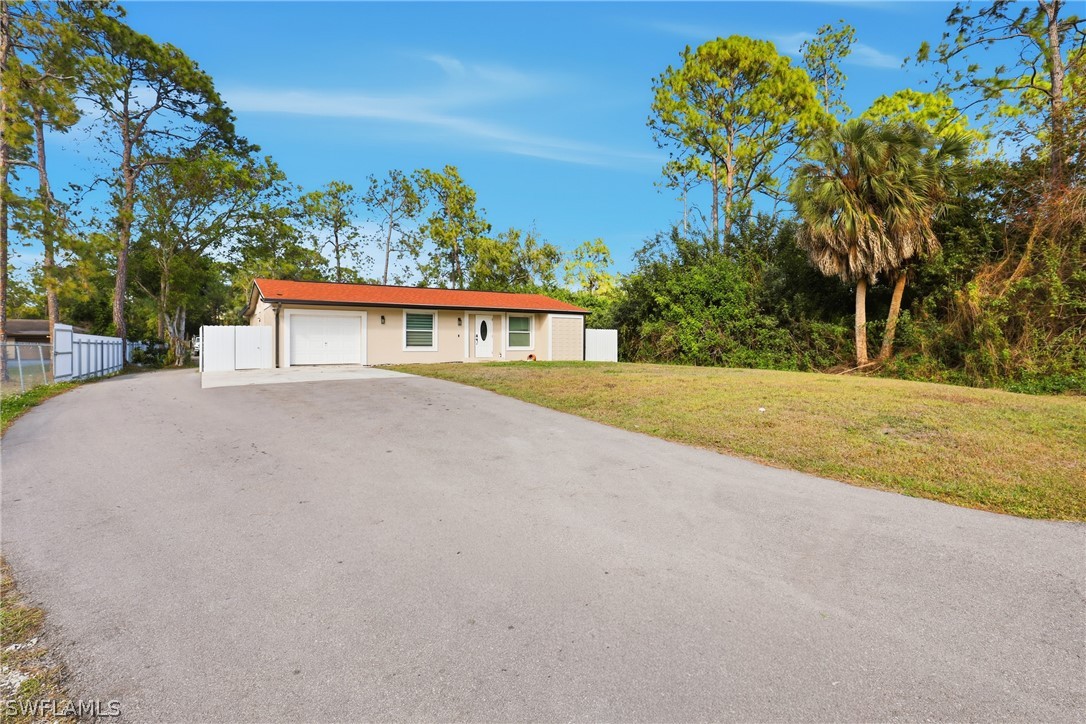 2 Bed SingleFamilyResidence for Sale in Naples, photo 4