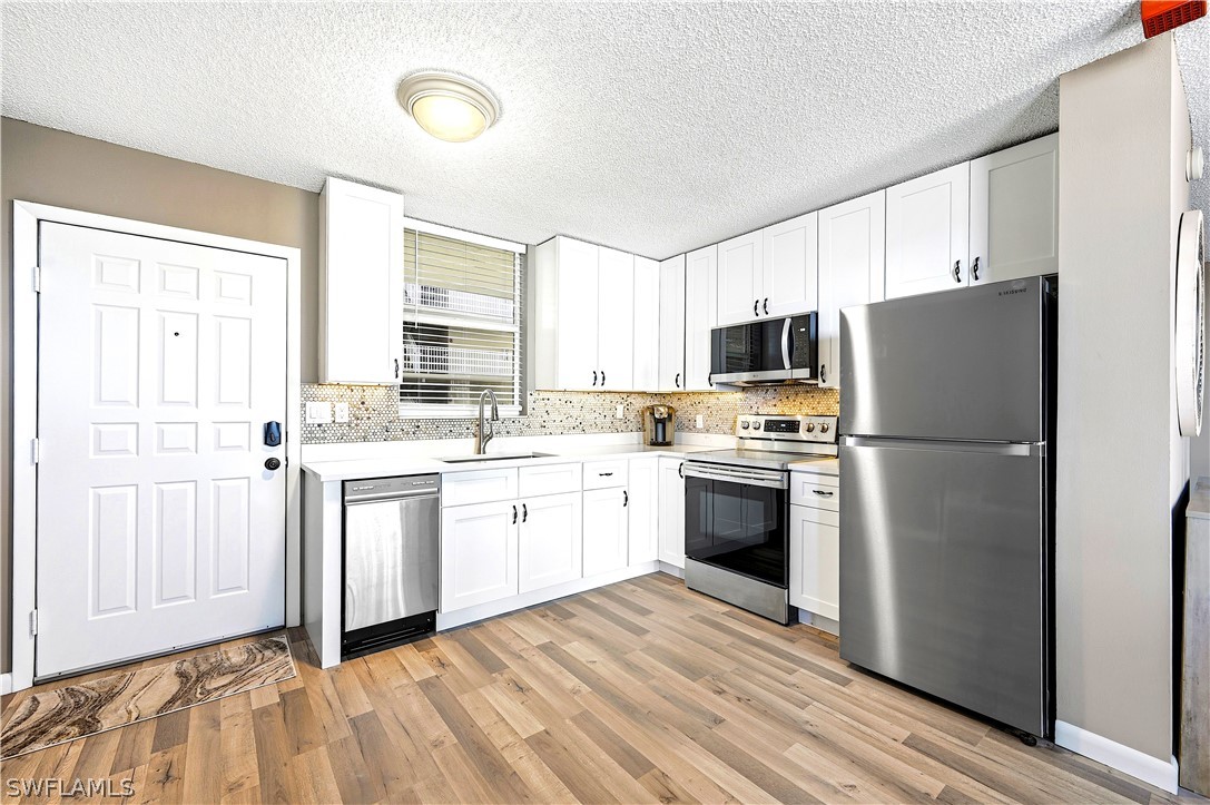 1 Bed Waterfront Home for Sale in Beach And Tennis Club, photo 4