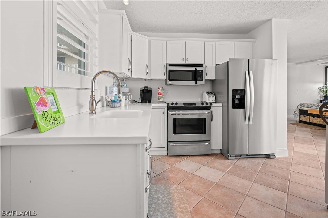 1 Bed Waterfront Home for Sale in Beach And Tennis Club, photo 4