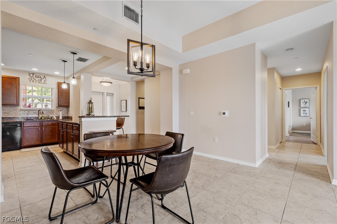 2 Bed Waterfront Home for Sale in Fort Myers, photo 4