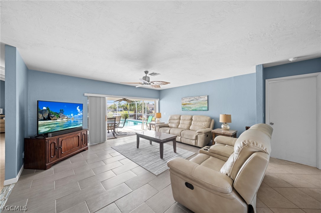 3 Bed Pool Home for Sale in Cape Coral, photo 4