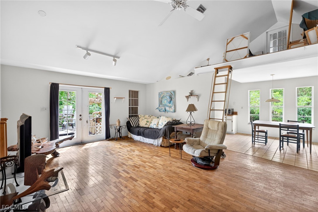 2 Bed SingleFamilyResidence for Sale in Fort Myers, FL — photo 4