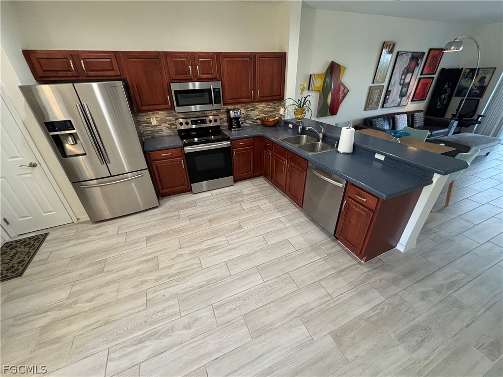 3 Bed Waterfront Home for Sale in Fort Myers, photo 4