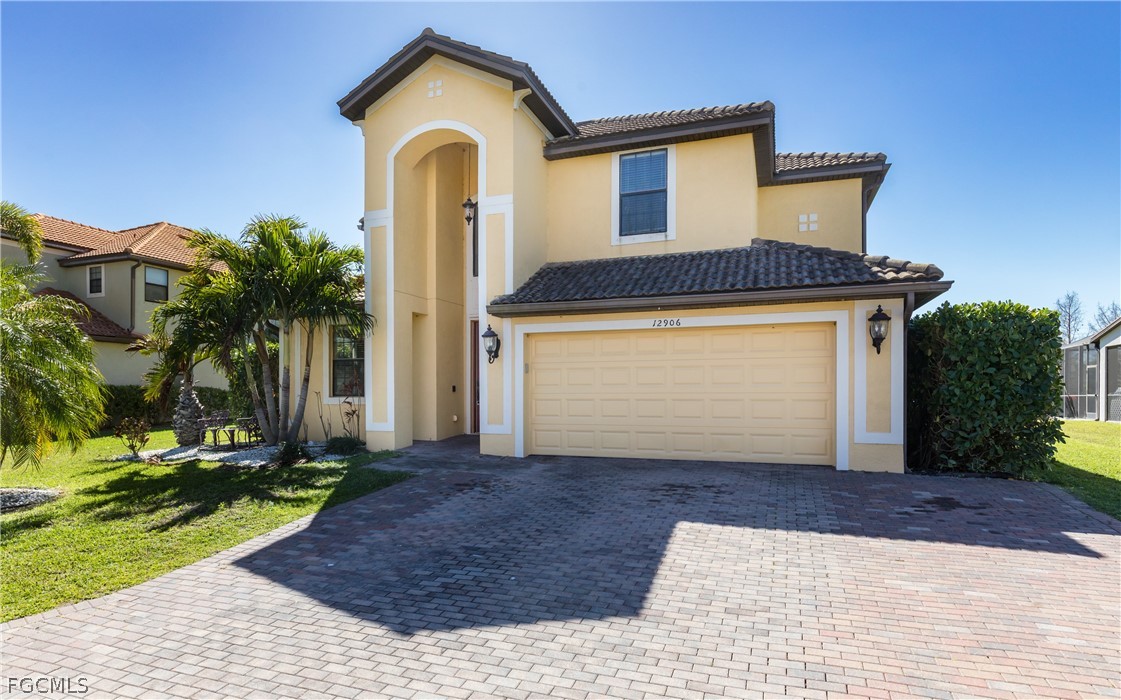 6 Bed Waterfront Home for Sale in Fort Myers, FL, $429,000 — photo 4