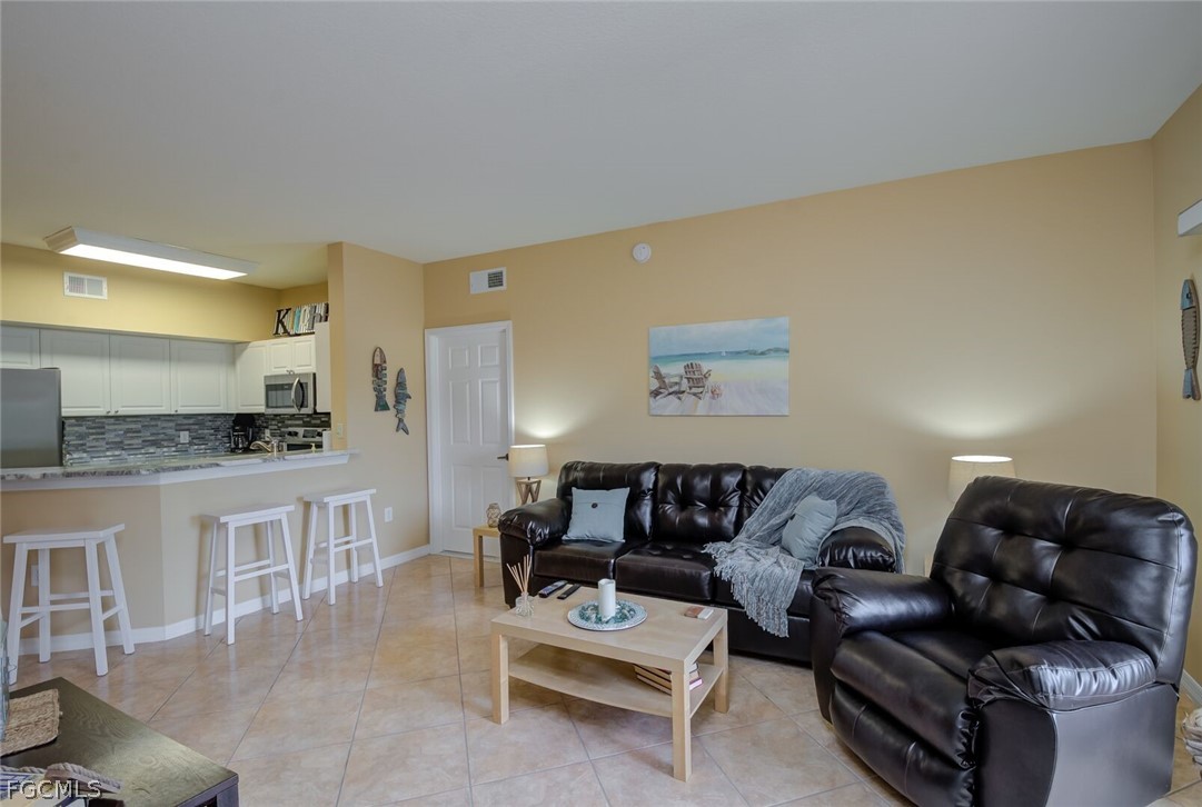 2 Bed Waterfront Home for Sale in Fort Myers, photo 4