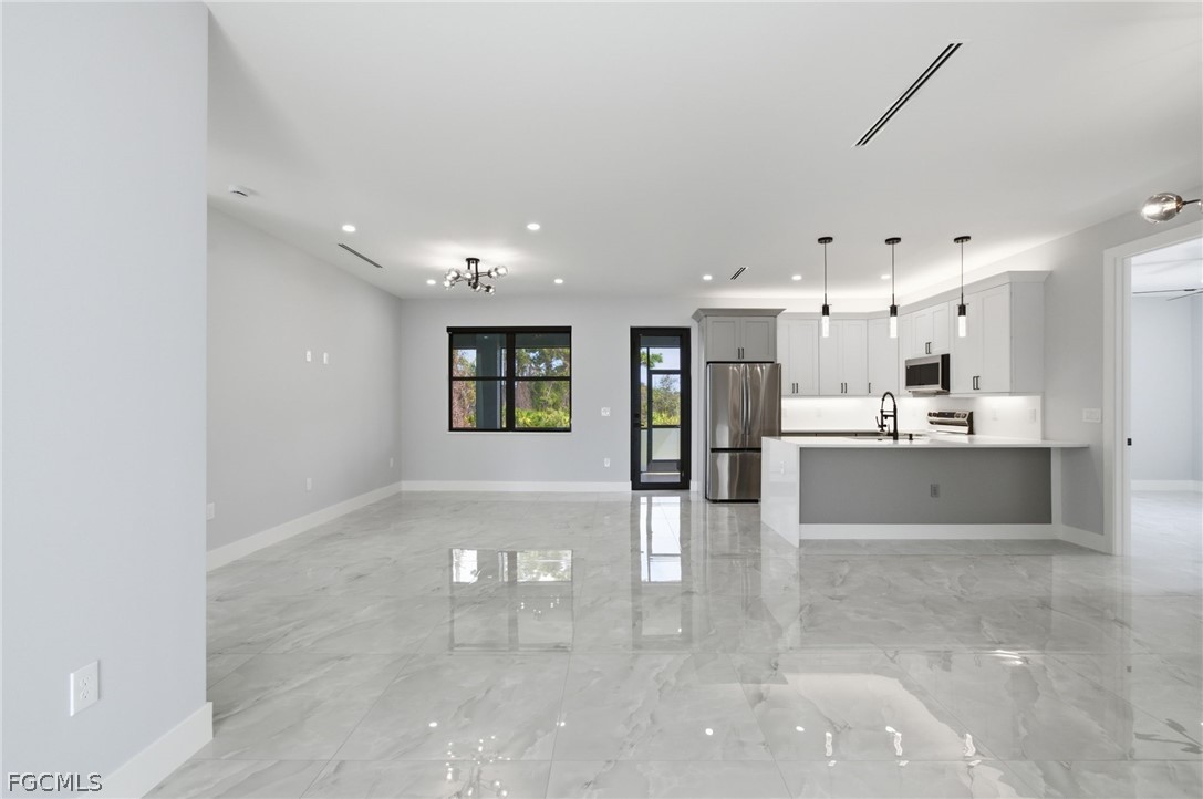 3 Bed SingleFamilyResidence for Sale in Lehigh Acres, photo 4