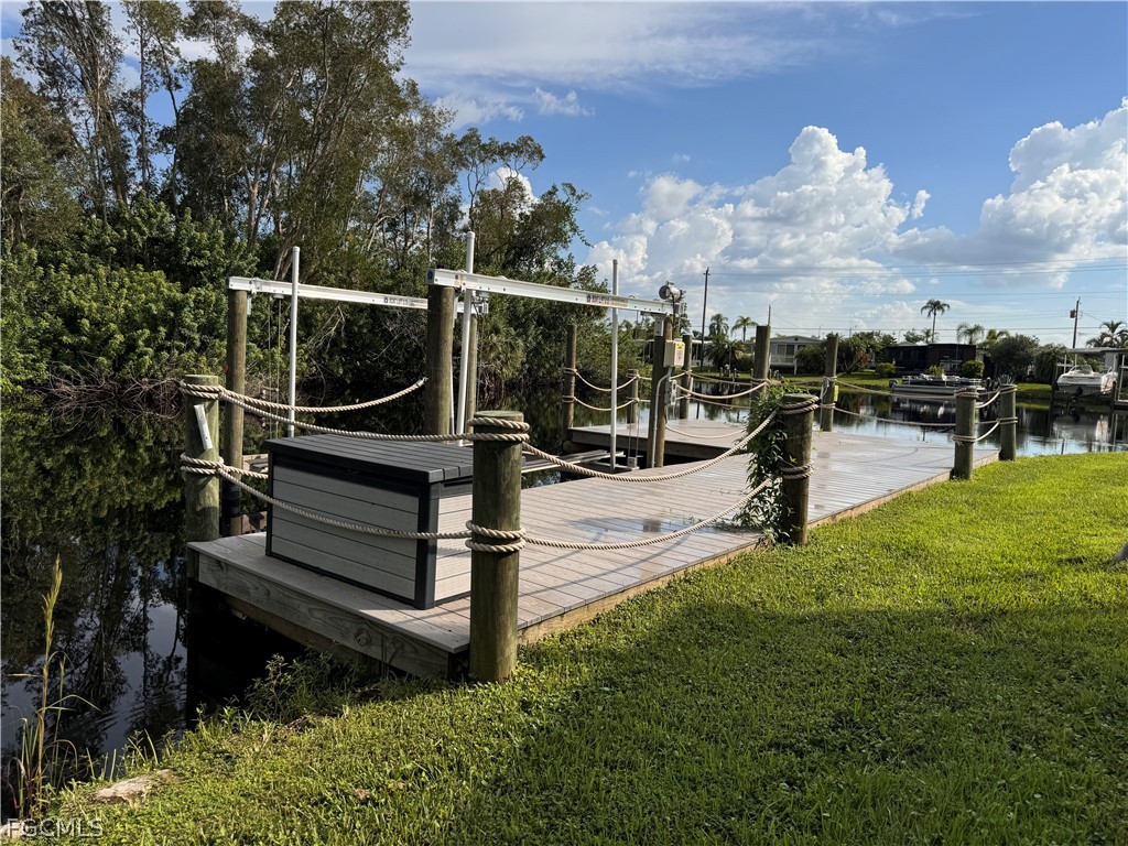 2 Bed Waterfront Home for Sale in Fort Myers, photo 4