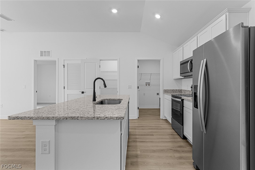 3 Bed SingleFamilyResidence for Sale in Cape Coral, photo 4