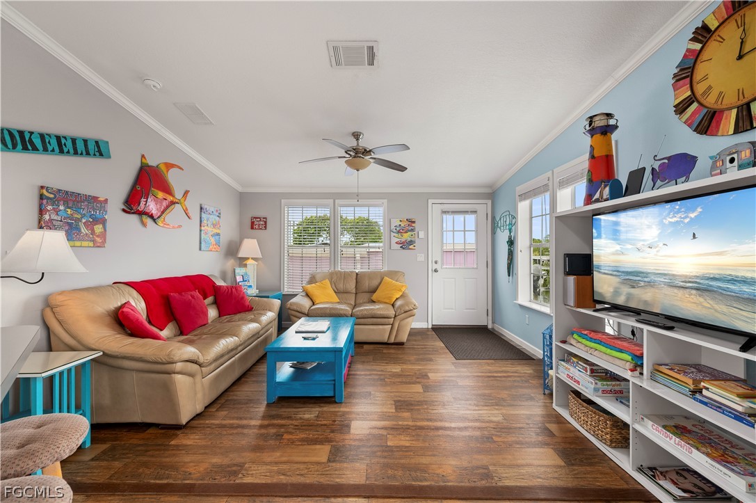2 Bed Waterfront Home for Sale in Matlacha, FL, $299,900 — photo 4