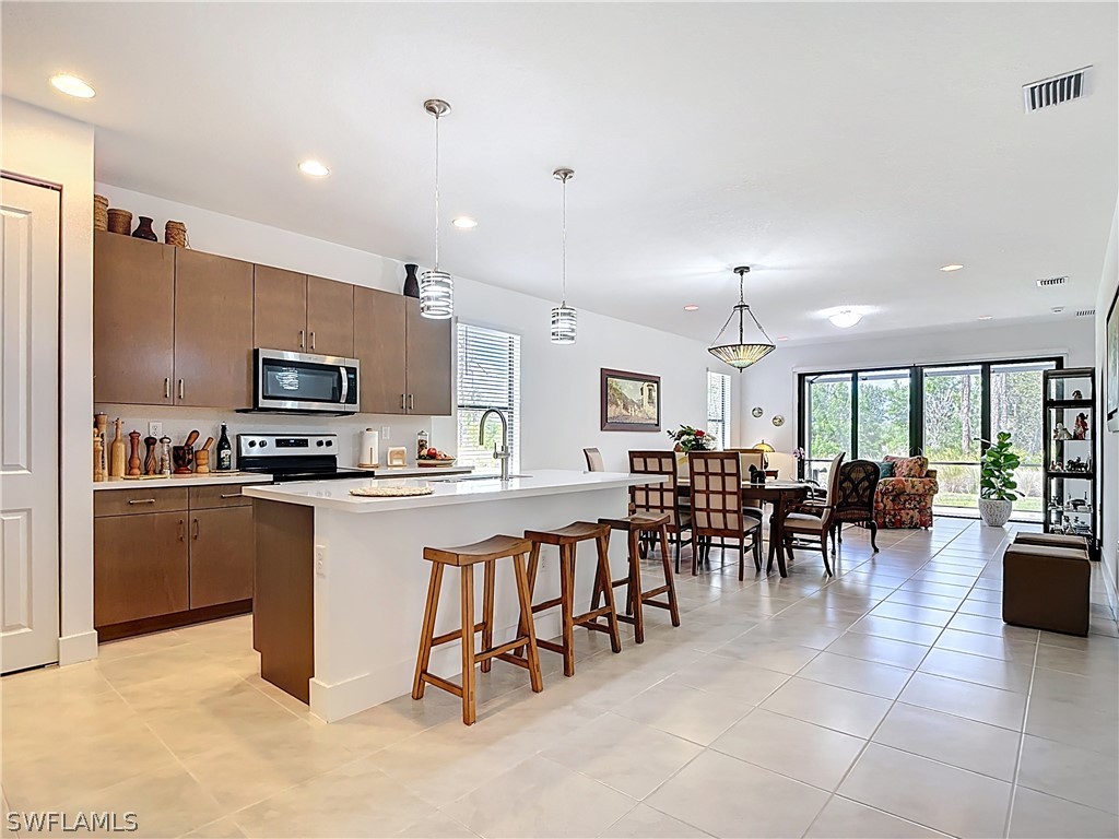 3 Bed SingleFamilyResidence for Sale in Silverwood, FL — photo 4