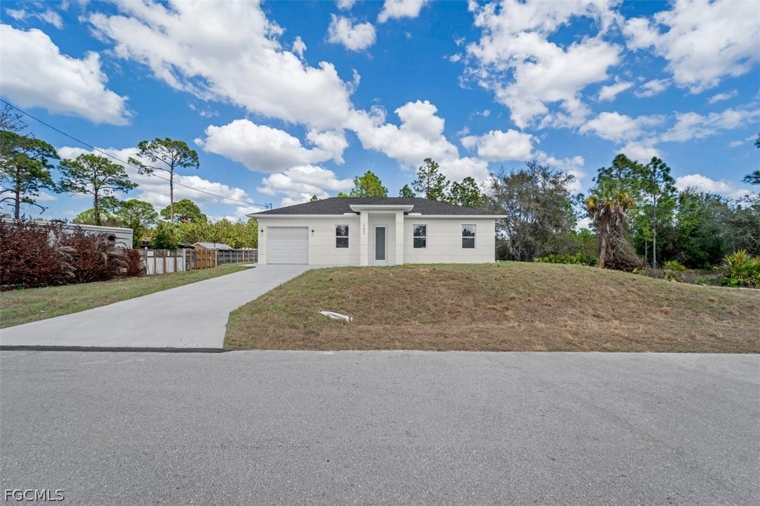 3 Bed SingleFamilyResidence for Sale in Lehigh Acres, photo 4