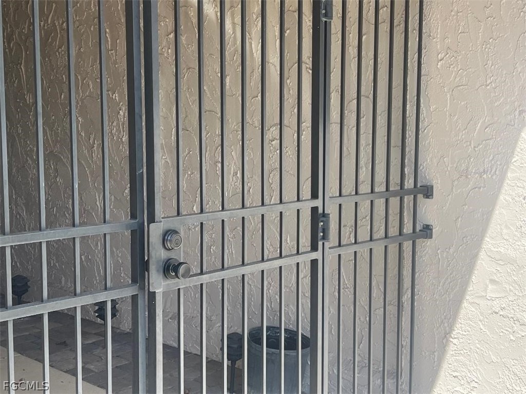 2 Bed Attached for Sale in Fort Myers, photo 4