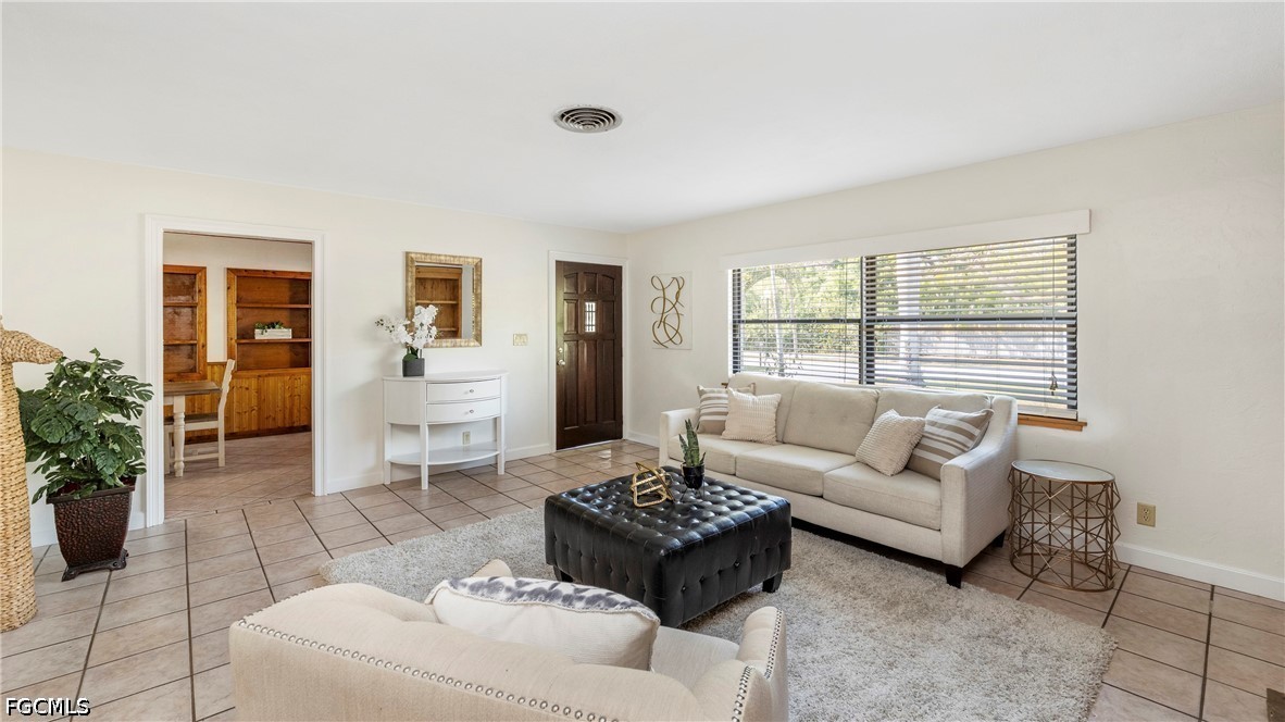3 Bed SingleFamilyResidence for Sale in Fort Myers, FL — photo 4
