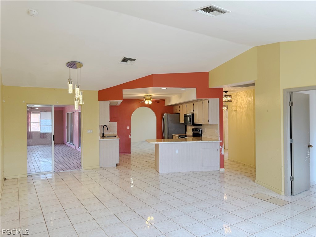 3 Bed SingleFamilyResidence for Sale in Lehigh Acres, photo 4