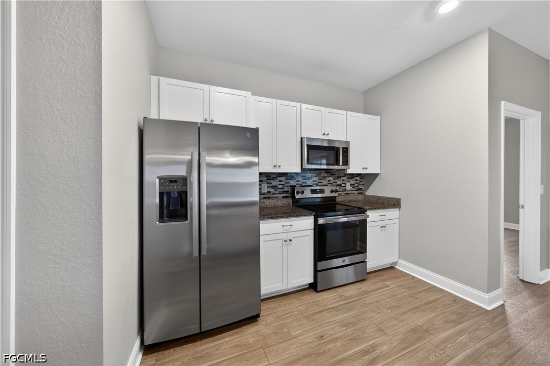 3 Bed SingleFamilyResidence for Sale in Cape Coral, photo 4