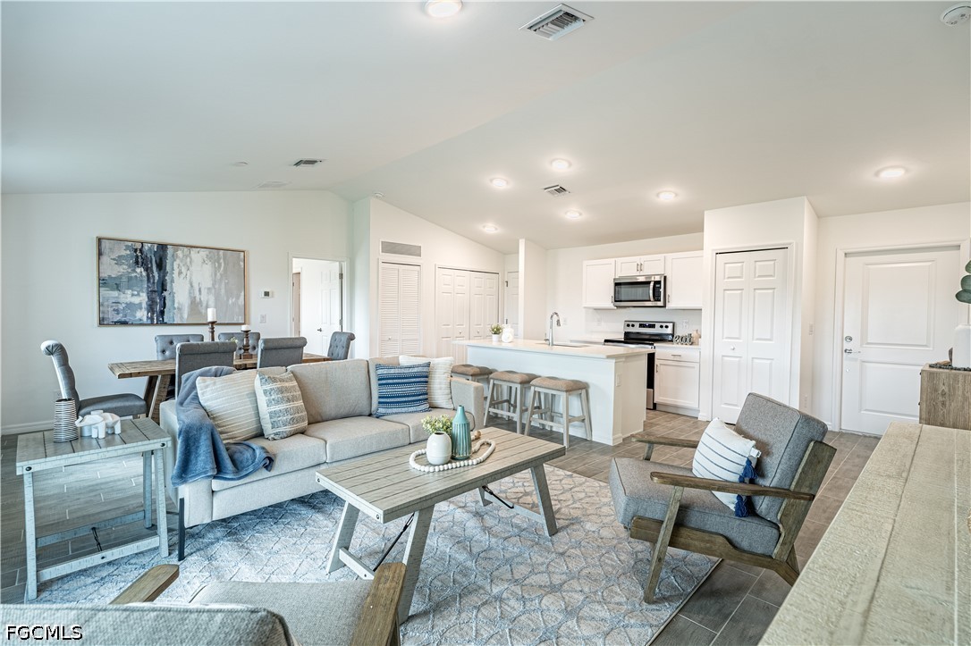 3 Bed SingleFamilyResidence for Sale in Cape Coral, FL — photo 4