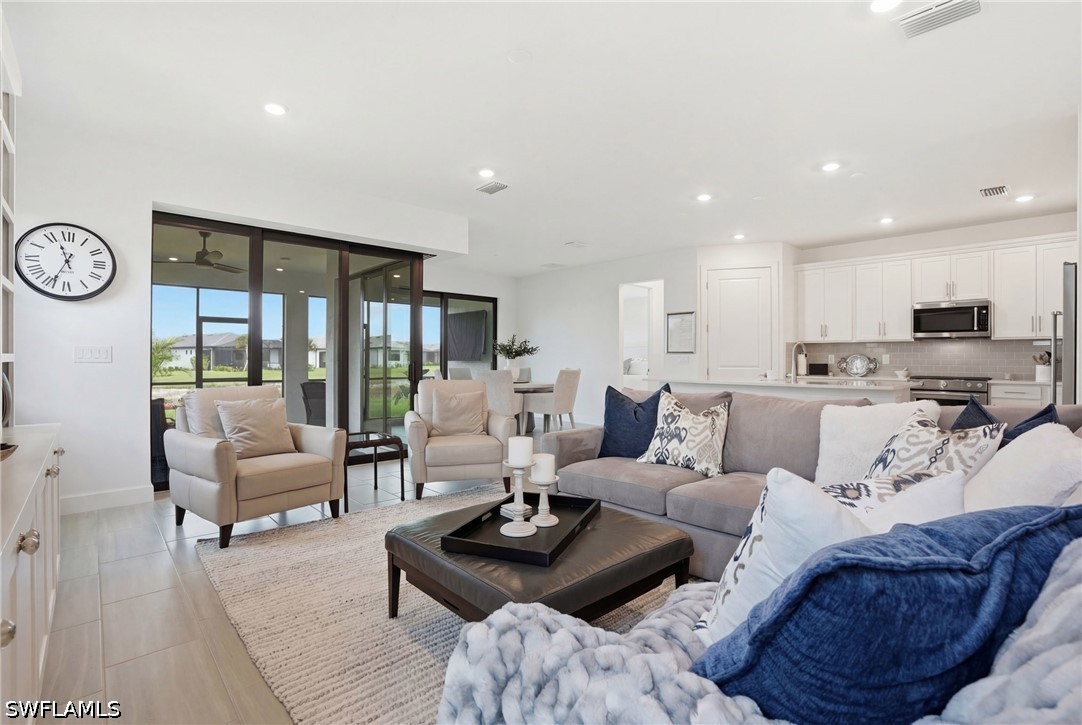 3 Bed Waterfront Home for Sale in Naples, photo 4