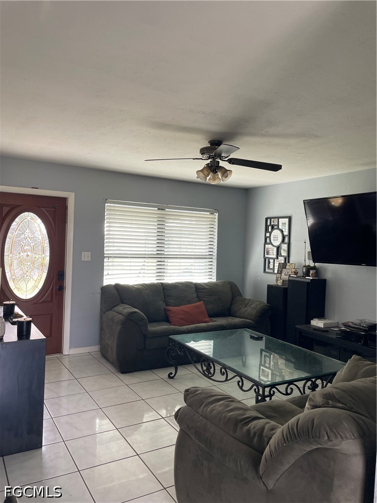 3 Bed SingleFamilyResidence for Sale in Fort Myers, photo 4