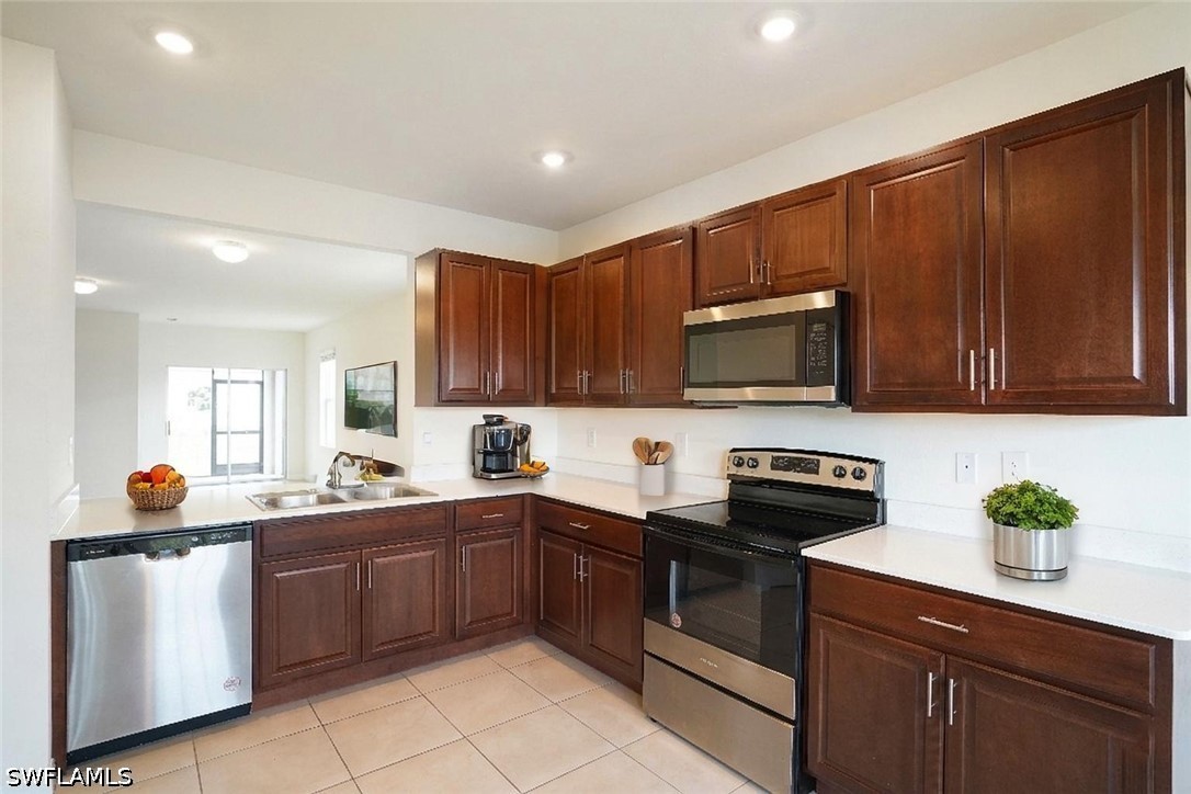 3 Bed SingleFamilyResidence for Sale in Cape Coral, FL — photo 4