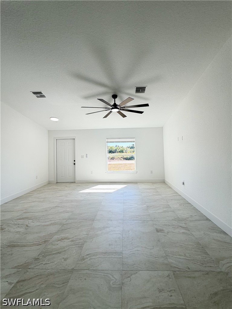 3 Bed SingleFamilyResidence for Sale in Southwood, photo 4