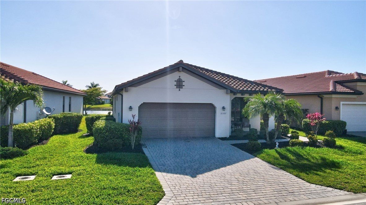 2 Bed Waterfront Home for Sale in Fort Myers, photo 4