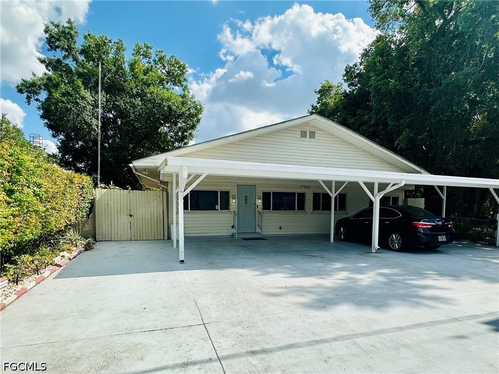 2 Bed SingleFamilyResidence for Sale in Fort Myers, photo 4