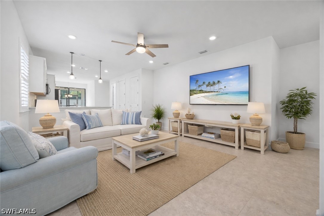 3 Bed SingleFamilyResidence for Sale in Westbrook, photo 4