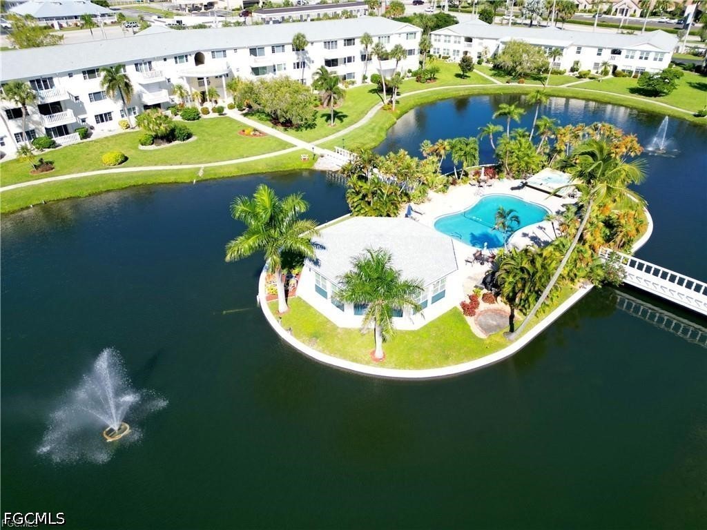 2 Bed Waterfront Home for Sale in Fort Myers, photo 4