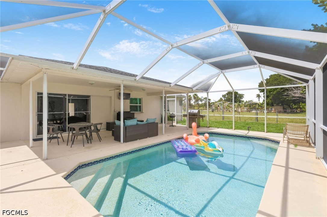 3 Bed Pool Home for Sale in Cape Coral, photo 4