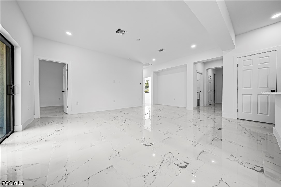 3 Bed SingleFamilyResidence for Sale in Lehigh Acres, photo 4