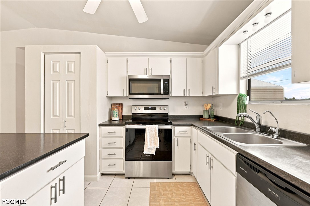 3 Bed SingleFamilyResidence for Sale in Cape Coral, photo 4