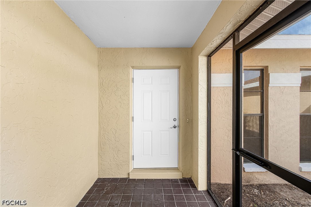 3 Bed SingleFamilyResidence for Sale in Cape Coral, photo 4