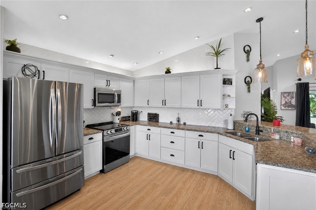 3 Bed SingleFamilyResidence for Sale in Cape Coral, FL — photo 4