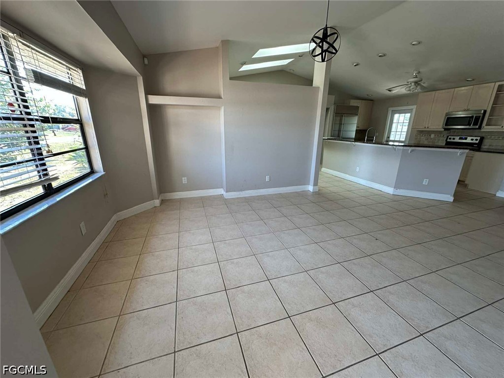 3 Bed SingleFamilyResidence for Sale in Cape Coral, photo 4