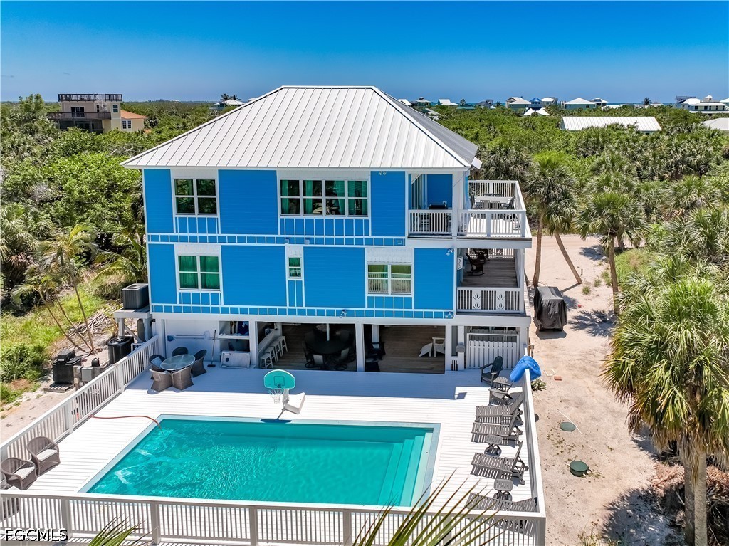 4 Bed Pool Home for Sale in Upper Captiva, photo 4