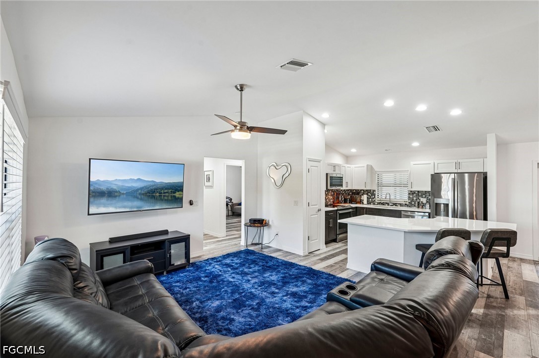4 Bed SingleFamilyResidence for Sale in Cape Coral, FL — photo 4