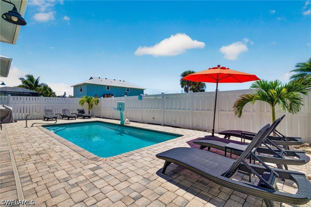 3 Bed Pool Home for Sale in Gulf Heights, photo 4