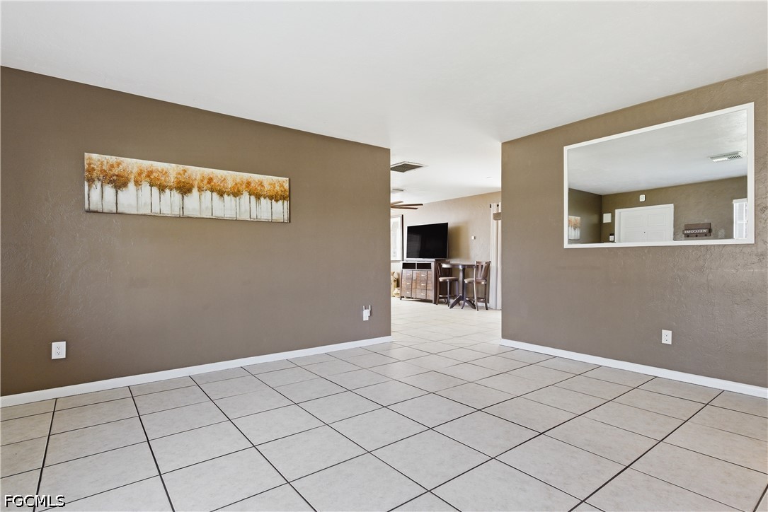 3 Bed SingleFamilyResidence for Sale in Naples, photo 4