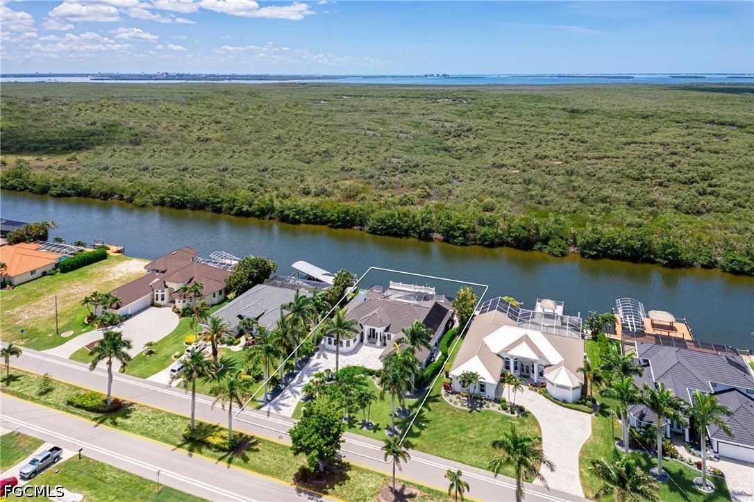 4 Bed Pool Home for Sale in Cape Coral, photo 4