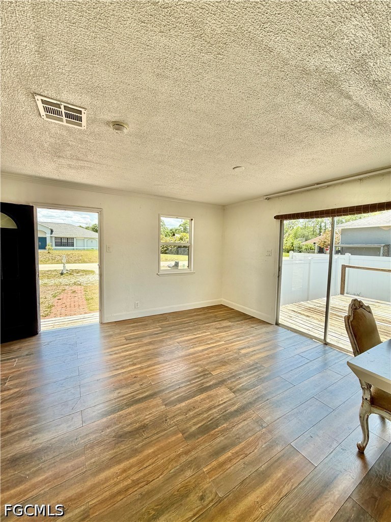 3 Bed SingleFamilyResidence for Sale in San Carlos Park, photo 4