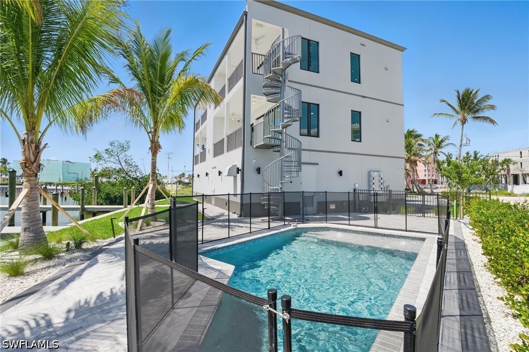 2 Bed Waterfront Home for Sale in Island Shores, photo 4