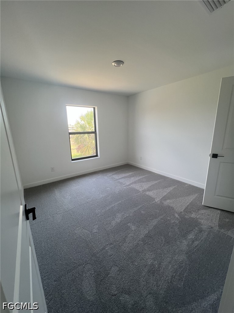 3 Bed SingleFamilyResidence for Sale in Mirror Lakes, photo 4