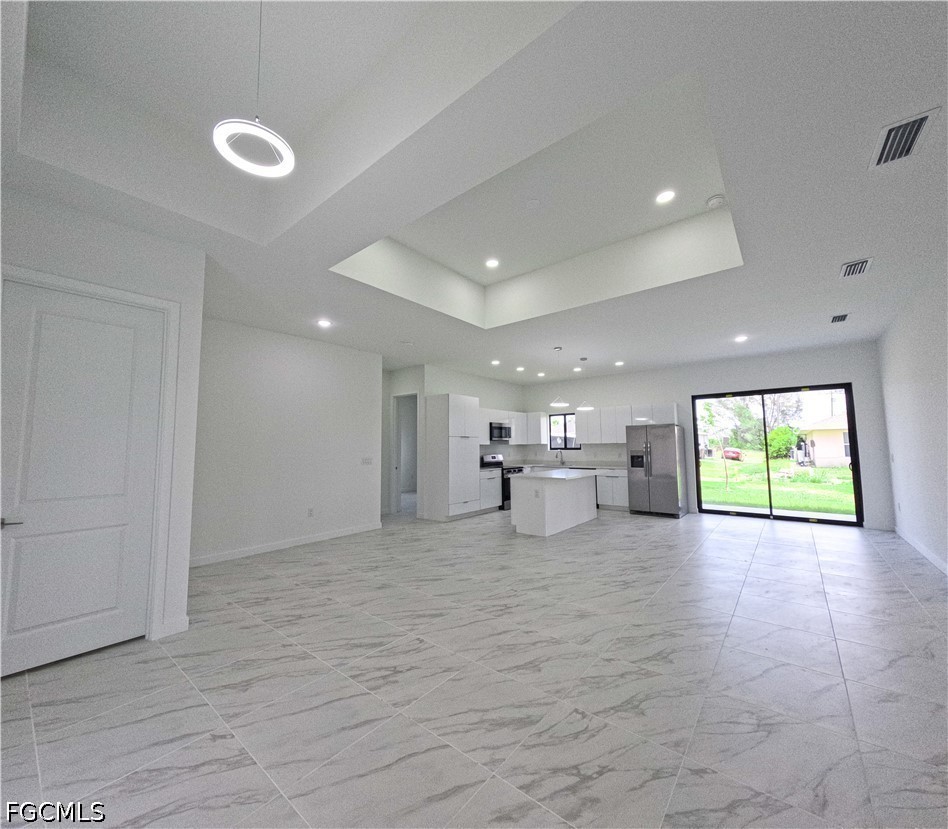 3 Bed SingleFamilyResidence for Sale in Cape Coral, photo 4