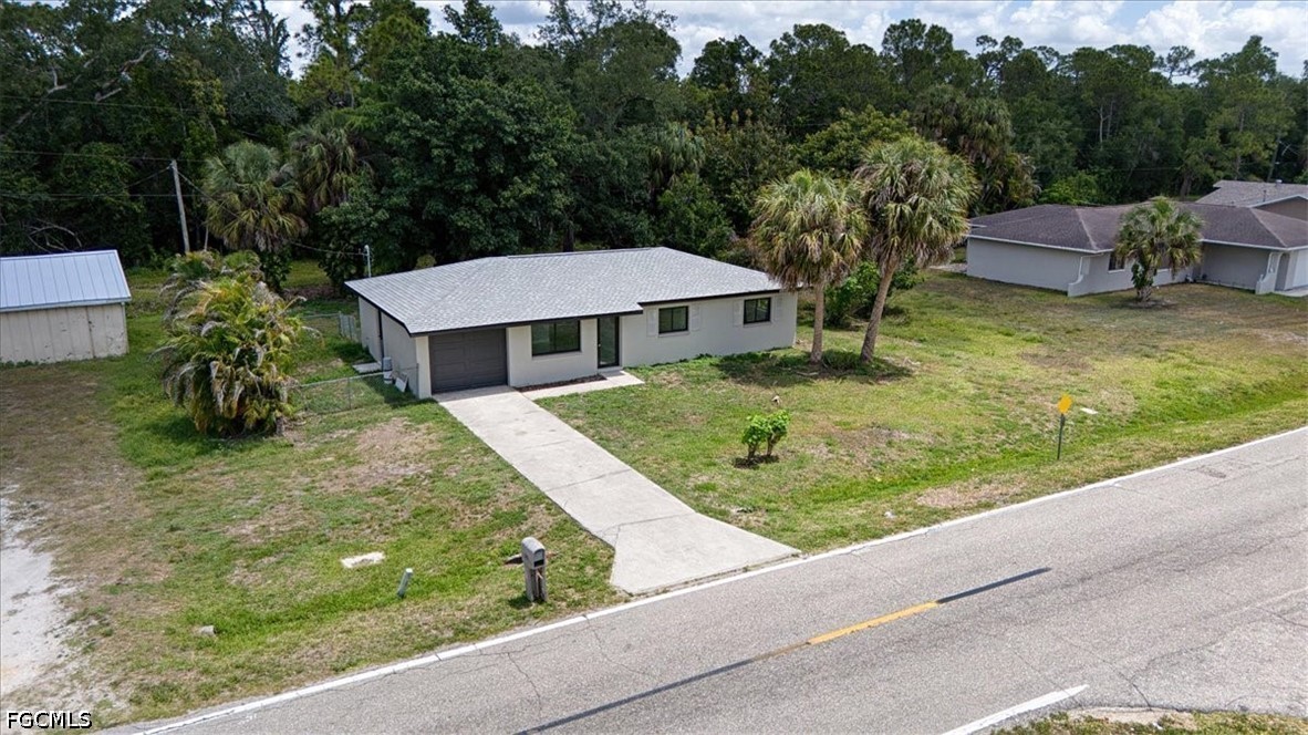 3 Bed SingleFamilyResidence for Sale in Fort Myers, photo 4