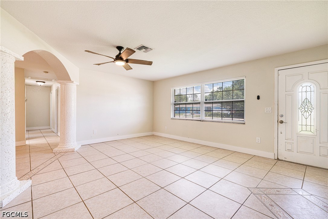 3 Bed SingleFamilyResidence for Sale in Fort Myers, photo 4