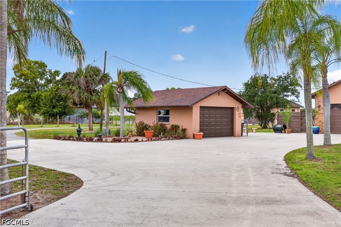 3 Bed Pool Home for Sale in Fort Myers, photo 4