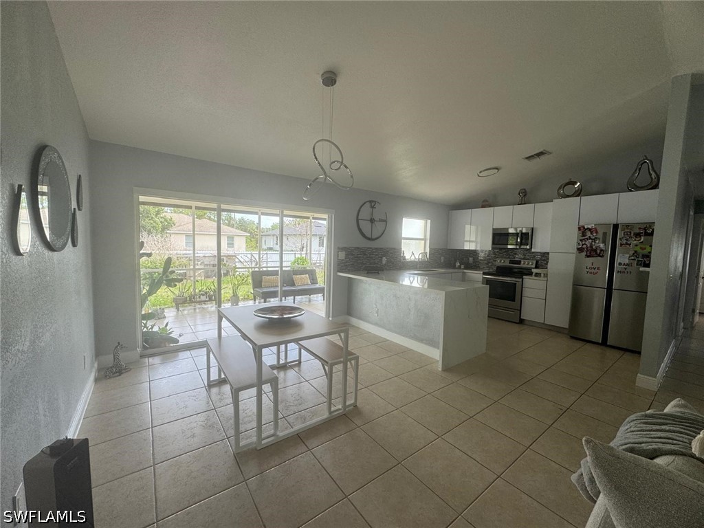 3 Bed SingleFamilyResidence for Sale in Lehigh Acres, photo 4