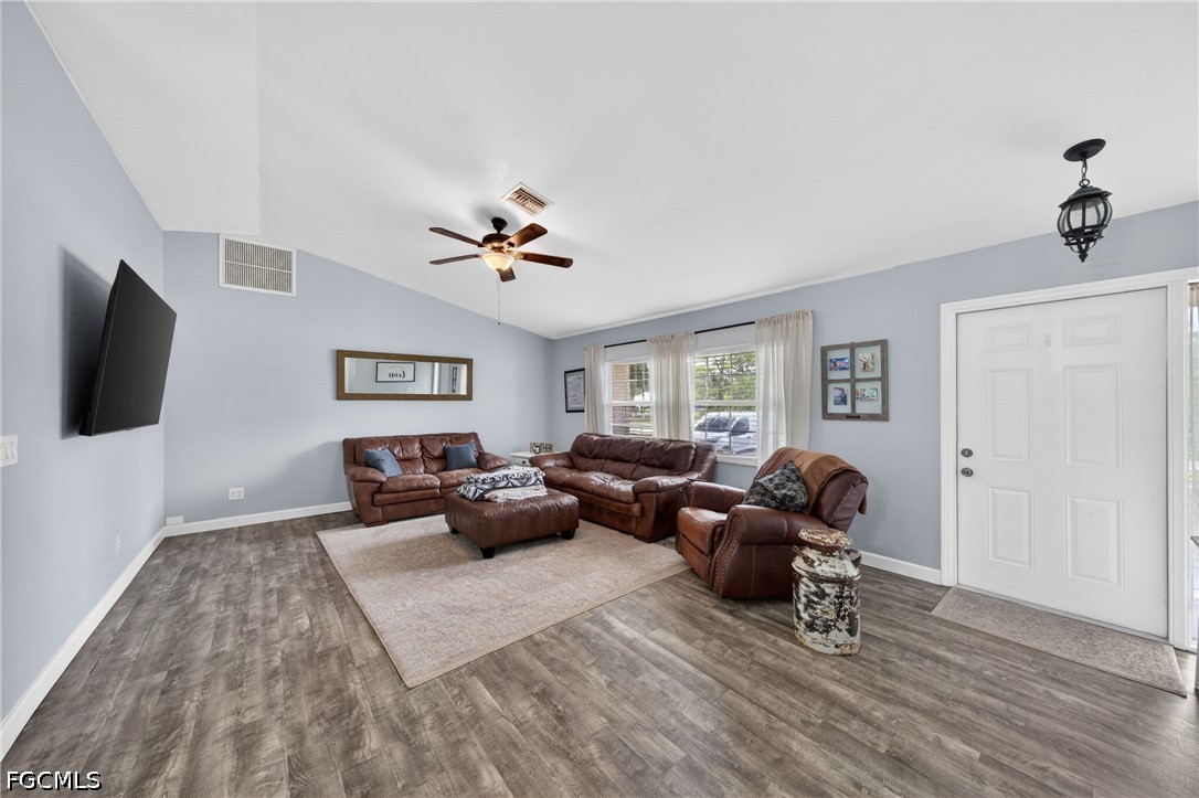 3 Bed SingleFamilyResidence for Sale in Acreage, photo 4